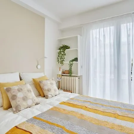 Rent A - Degas Apartment