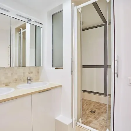 Rent A - Degas Apartment